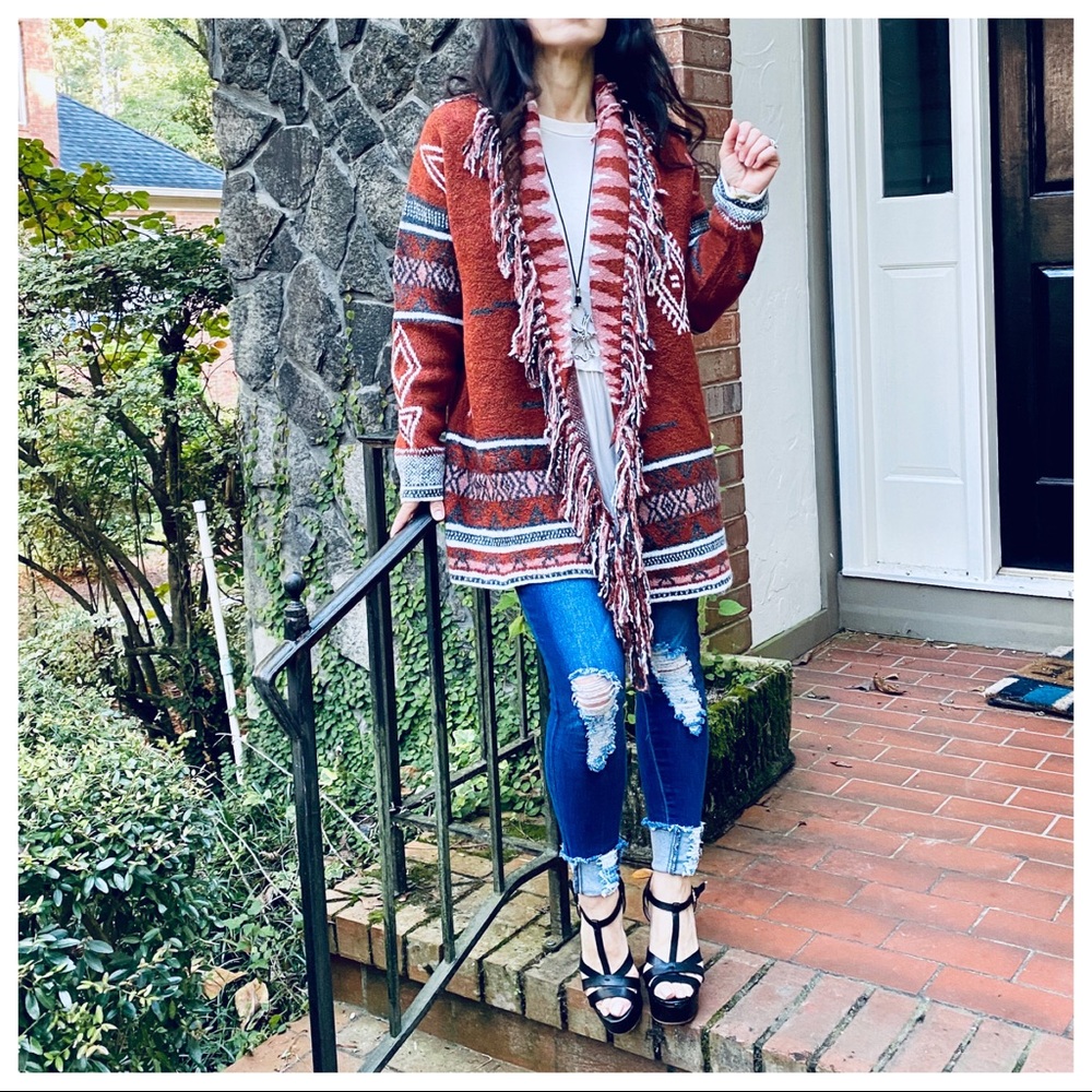 Gorgeous soft knit Aztec Gypsy print fringe jacket - Picture 10 of 11